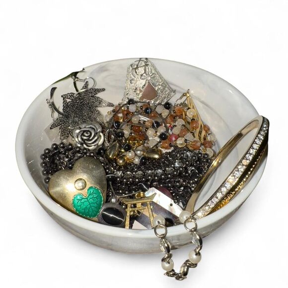 Silver & Gold Tone Jewelry Lot | 23 Pieces Beaded & Mixed | One Size - Picture 1 of 4